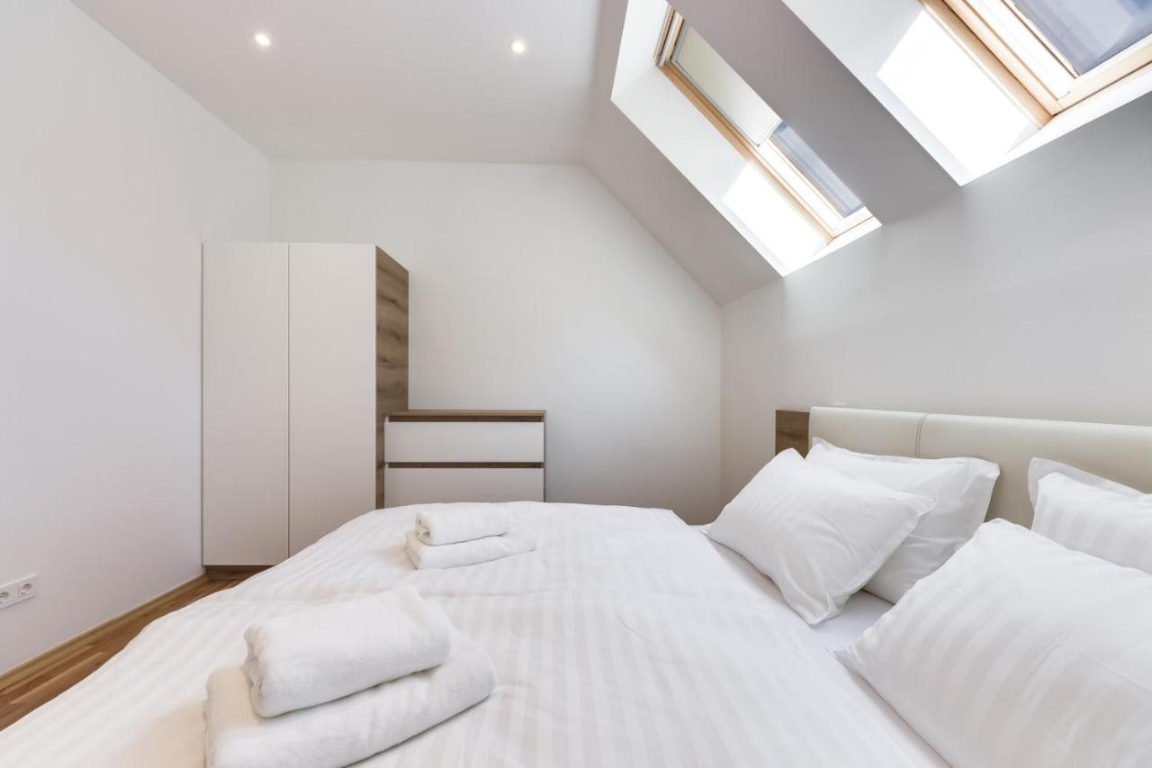 Chic Apartments With Balcony And Spa In Mojstrana Extérieur photo
