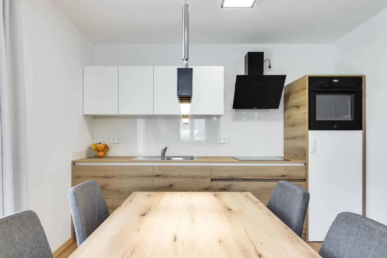 Chic Apartments With Balcony And Spa In Mojstrana Extérieur photo
